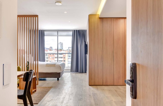 w* | Inviting Loft w/Balcony in Santa Bárbara