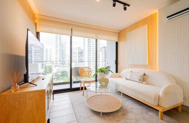 w* | Perfectionist 1BR in San Francisco