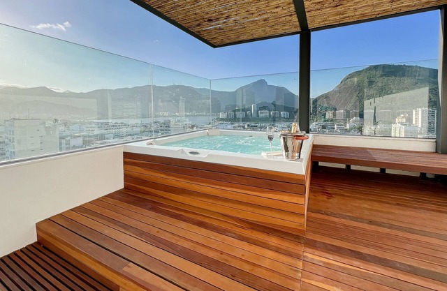 W04.010 - Triplex penthouse with two suites for vacation rental in Ipanema