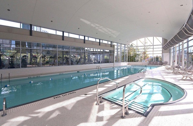 W1 - 2 Bedroom Waterfront Condo with Vast City and Water Views
