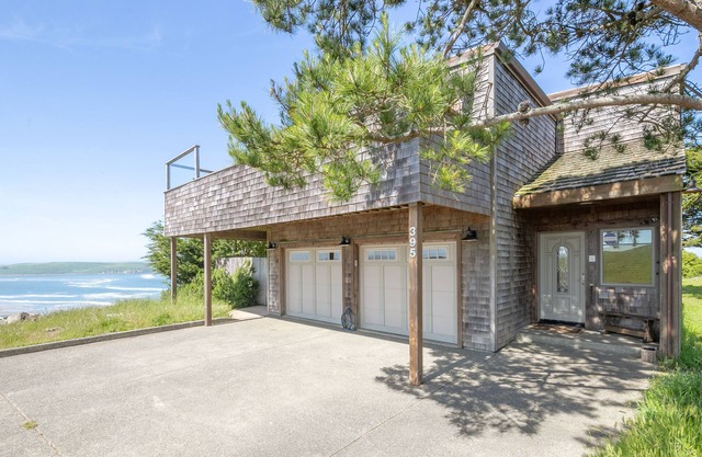 'Wabi Tei' Serenity with Panoramic Ocean View. Hot Tub, BBQ, XBOX, WiFi, Pets OK