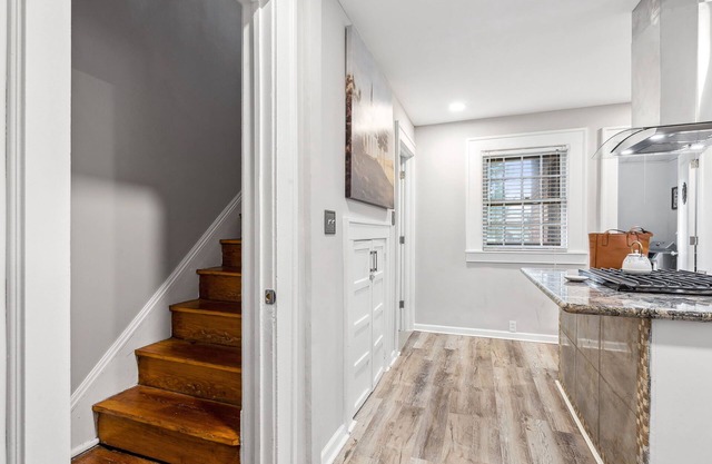 Wade Manor: Game-room, Gym, Office and Fenced in Backyard