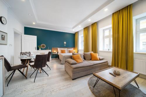 WagnerStays 2BD Suites City Center Residence