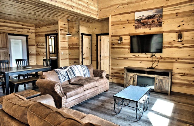 Wagon Wheel is a stunning log cabin located a short drive from Dollywood