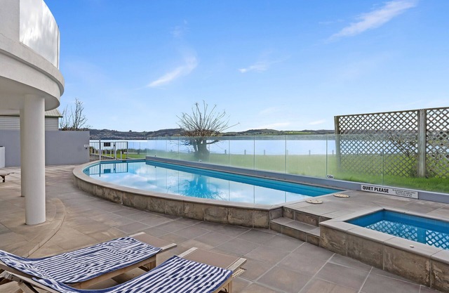 Waimahana - Luxury By The Lake. Stylish & cosy apartment