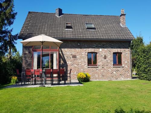 Waimes Forest-Edge Escape