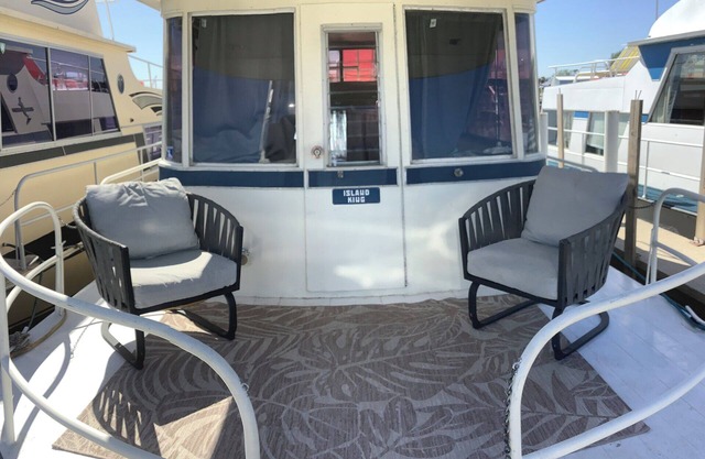 Wake up ON the lake aboard Island King