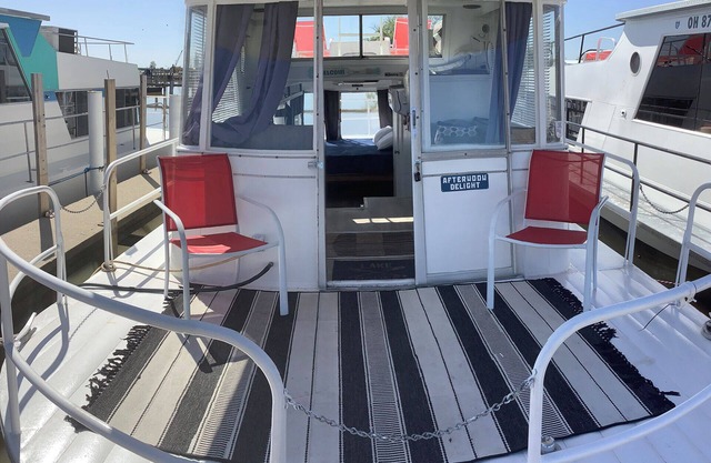 Wake up ON the lake aboard Afternoon Delight