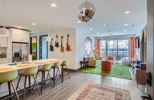 Walk 2 Brdwy * Balcony * Free Parking * Fitness CTR