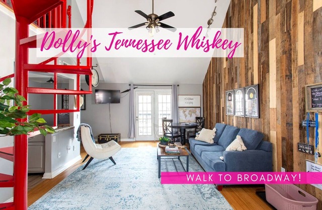 Walk 2 Broadway Balcony & Parking