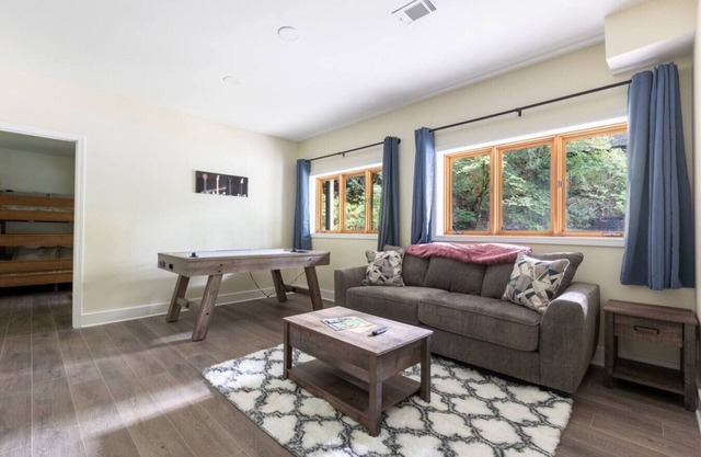 Walk 2 Helen: Movie Rm, Retreats, Groups