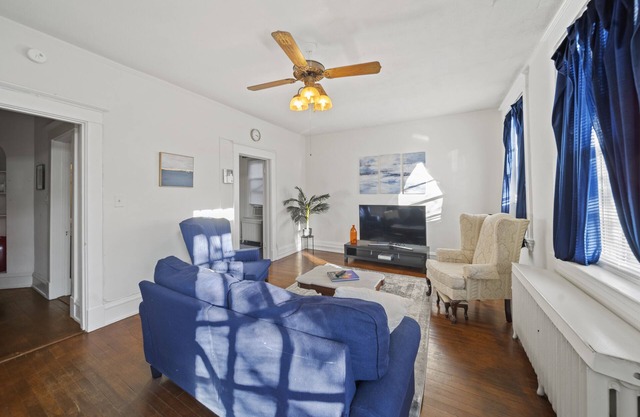 Walk Central. Museum district. Scott's Addition. 2BR - King and full bed.