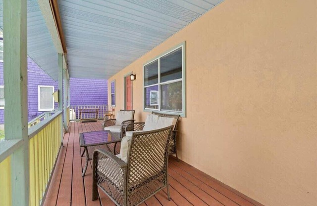 Walk Downtown & Historic Sites – Charming Cottage