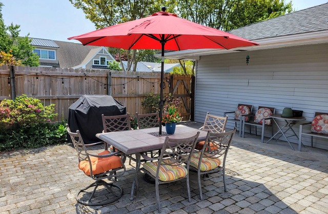 Walk Everywhere - Hidden Oasis - On Beach Time! - 2 Patios - Best Value in Town