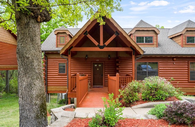 Walk-in Country Cabin in the Heart of Branson - Minutes from Attractions!