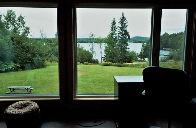 Walk-In lake: Muskoka Cottage for Rent Slps 10 nr Huntsville and Algonquin Park