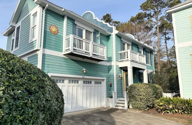 Walk on Water: Soundside, Community Pool and Clubhouse Access