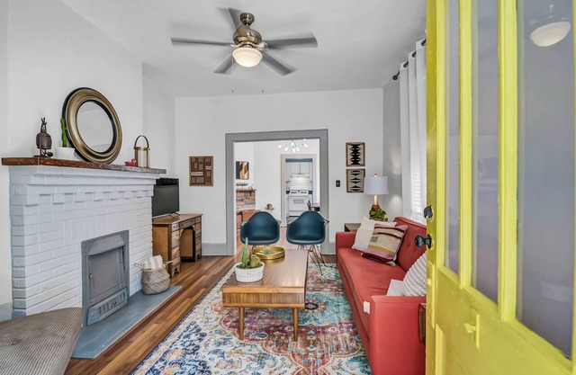 Walk or bike to Noma or Main Street district from this fun & peaceful retreat.