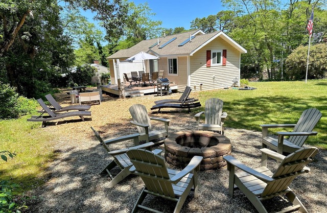 Walk to Bay Side Beaches in this Dog Friendly, Sun-Filled Home (10 person MAX)