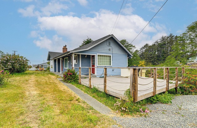 Walk to Beach: Cozy Home w/Deck in Smith River!