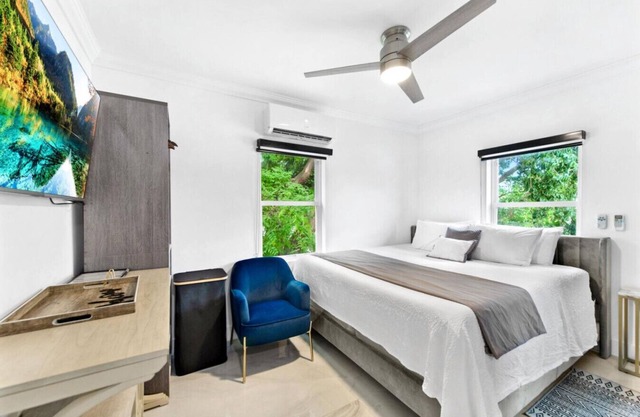 Walk to Beach + Dining, King Bed