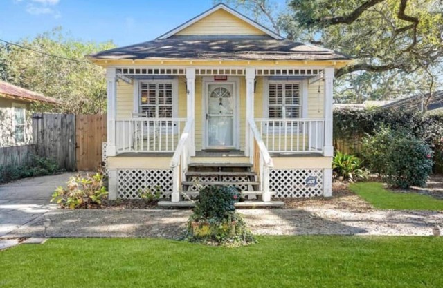 Walk to Beach! Game Room! Pets! Screened porch!