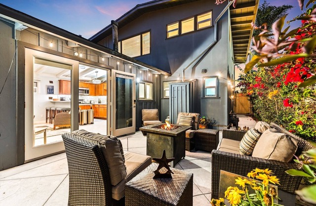 Walk To Beach,Great Reviews, Beautiful Patio Space