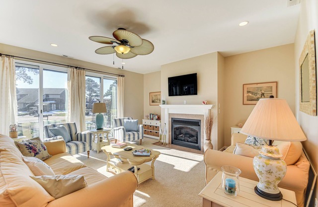 Walk to Beach: Home w/Pool Access in White Stone