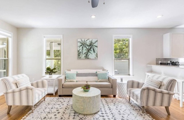WALK TO BEACH| DOG FRIENDLY| BIG FENCED YARD| SLEEPS 8| 3 BR/2BA| UPDATED