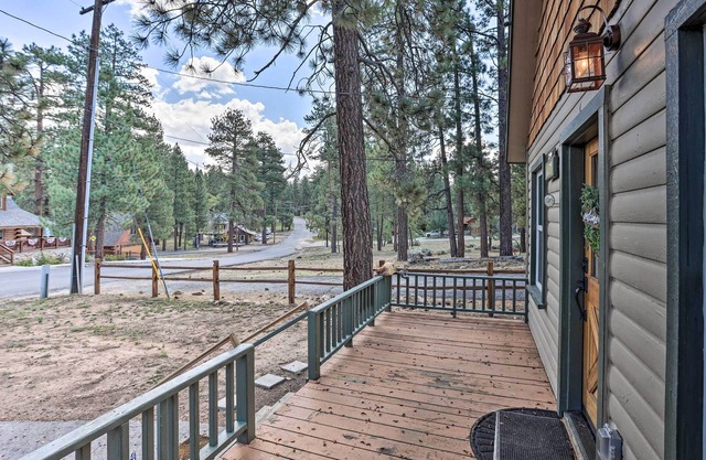 Walk to Big Bear Lake: Cozy Cabin w/Deck