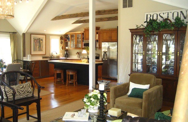 Walk to Chatham Main St., boutiques, restaurants, galleries, and nightlife!