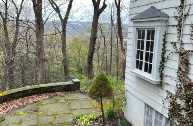 Walk to Cornell University Campus with Lake Views & Dead end street- 5 bedrooms