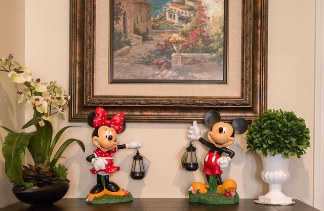 Walk to Disneyland - House with pool.