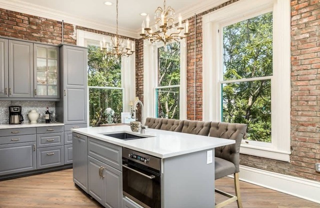 ★ Walk to Downtown ★ 3 Lux King Beds ★ Modern ★