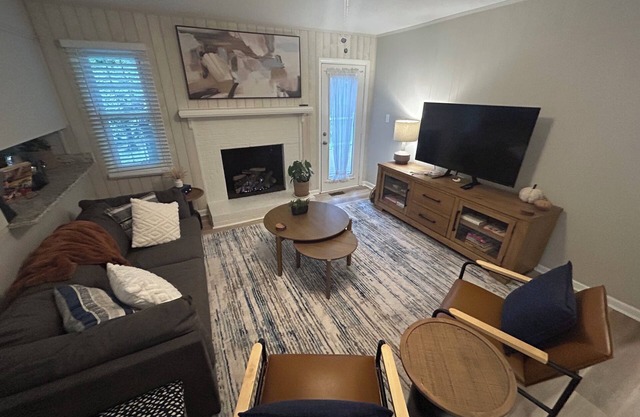 Walk to downtown Cary-pet friendly with large fenced yard, a peaceful retreat!