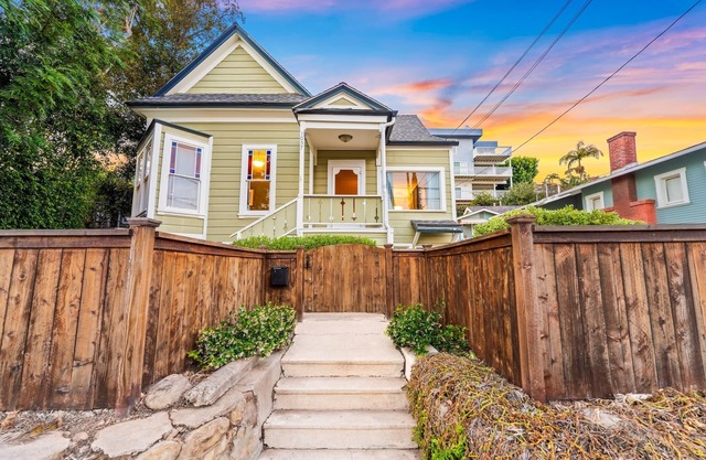 Walk To Downtown! Close To Beach -Hot Tub & Sauna