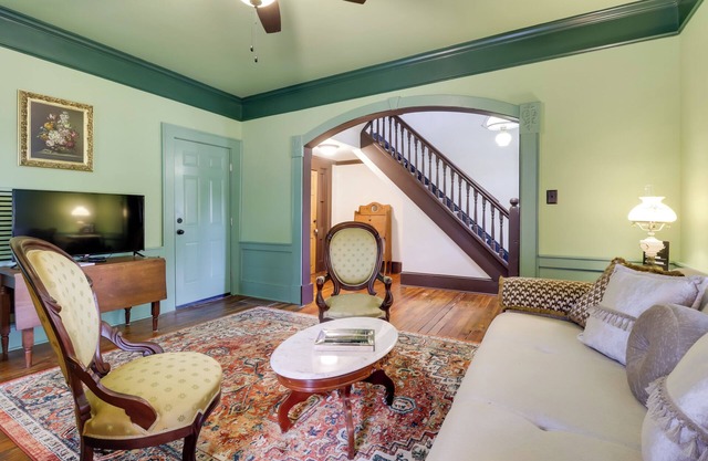 Walk to Downtown: Historic Home in Edenton’s Heart