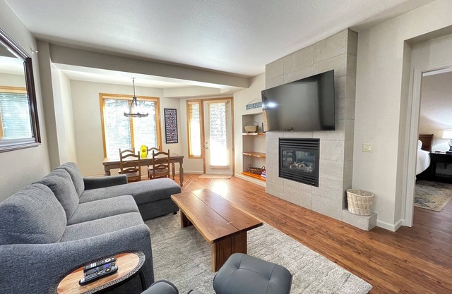 Walk to Eagle/cozy slopeside condo/lg. deck with golf course view and BBQ