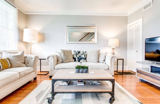 Walk to Franklin Grill OutdoorTheater Porch Swing