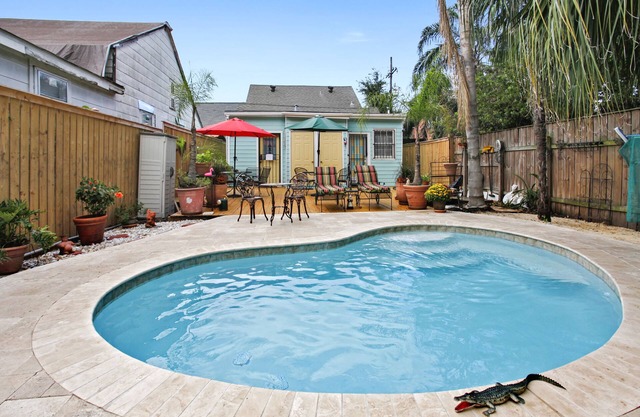 Walk to French Quarter & cool off in the pool!