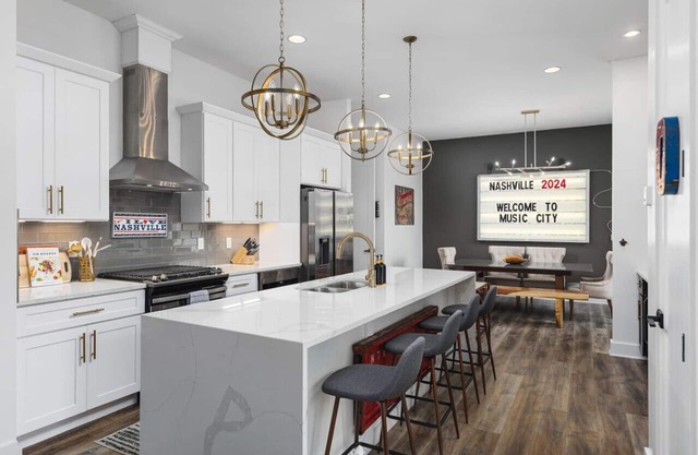 Walk to Geodis Stadium and Restaurants - Rooftop Deck + Garage