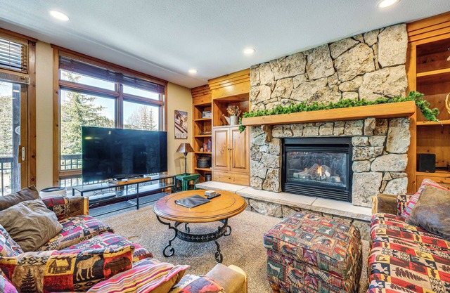 Walk to Gondola: Condo w/Deck in Winter Park!