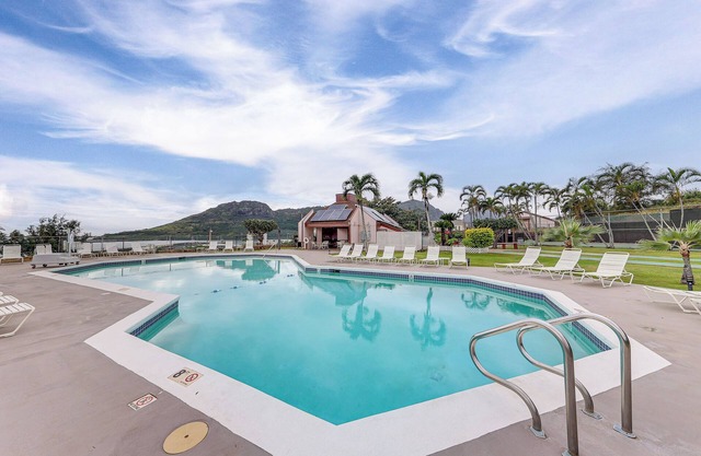 Walk to Kalapaki Beach: Condo w/Ocean & Mtn View!