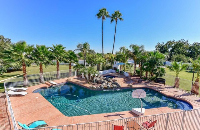 WALK TO LA-WHITE SOX SP TRAINING 5MN DRIVE 2 STADIUM 1AC YARD +4Ksq ft HOME