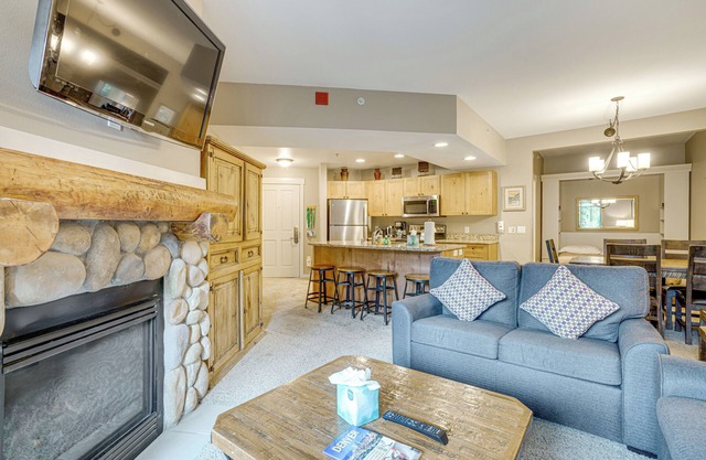 Walk to Lifts: Condo w/Copper Mtn Views in Frisco