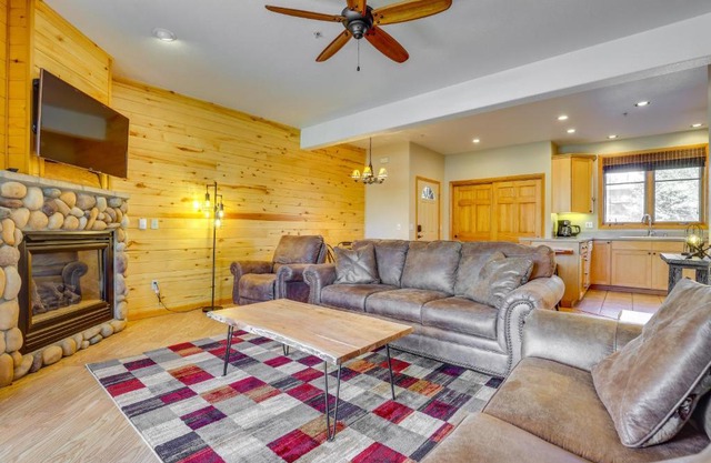 Walk to Main Street Grand Lake Condo with Patio