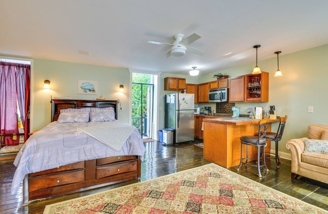 Walk to Marina, Couple's Retreat in Sackets Harbor