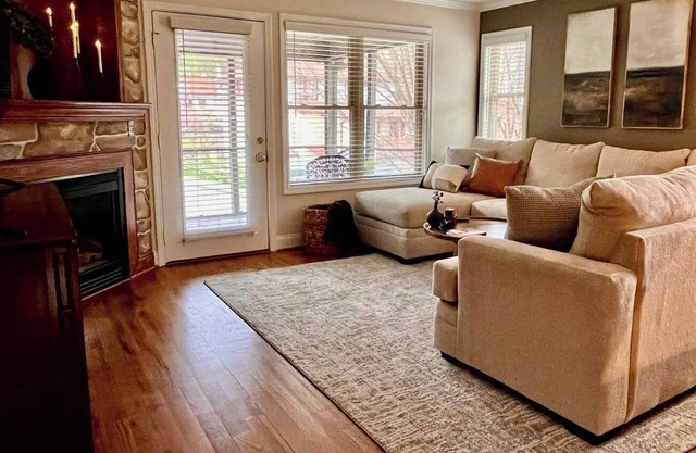 WALK to Oktoberfest! Private Elevator! Jubela's In-Town Living!