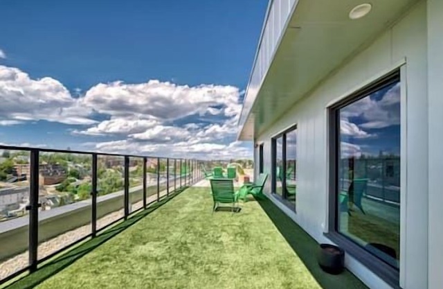 Walk to Saddledome |Rooftop Patio| Cgy Tower Views