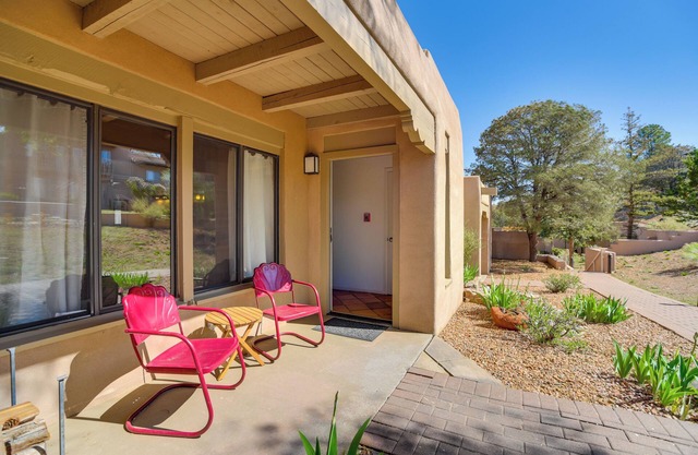 Walk to Santa Fe Plaza: Condo w/Pool & Hot Tub!